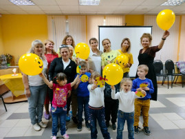 День рождение смайлика День рождение смайлика.
