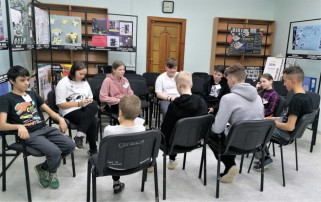 Занятия в библиотеке им. А. Лиханова Занятия в библиотеке им. А. Лиханова.